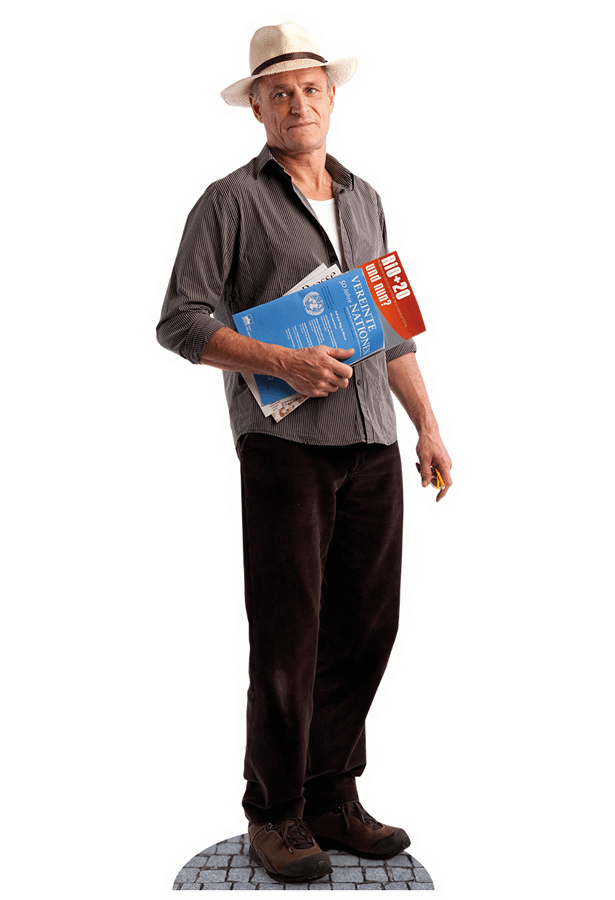 © Peter Groth Ein Vertreter der deutschen Zivilgesellschaft und hält Informationen über die United Nations Conference on Environment and Development (UNCED) 1992 in der Hand.