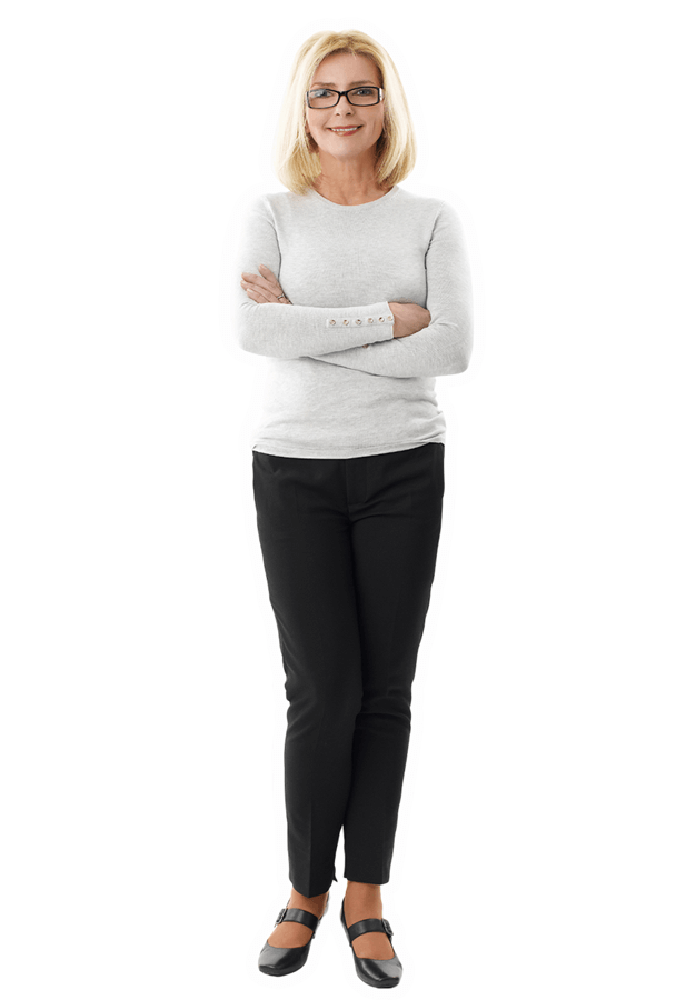 © Shutterstock Eine Mitarbeiterin der polnischen Ausländerbehörde, die Brille trägt, lächelt in die Kamera.